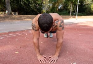 Handposition beim Diamond Push-Up